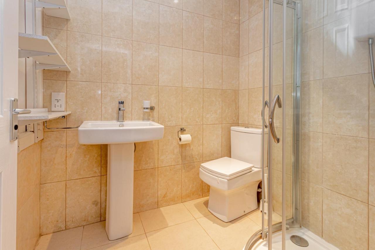 Guest Homes - Trinity Flat Worcester Luaran gambar